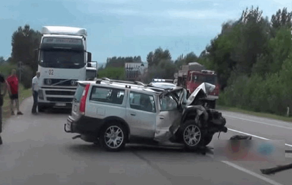 SNIMAK STRAVIČNE NESREĆE KOD KRUŠEVCA: Preminuo i vozač koji je izazvao sudar! (VIDEO)